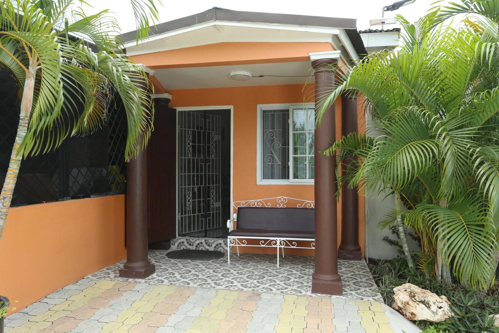 Hidden Gem Apartment คิงส์ตัน ภายนอก รูปภาพ